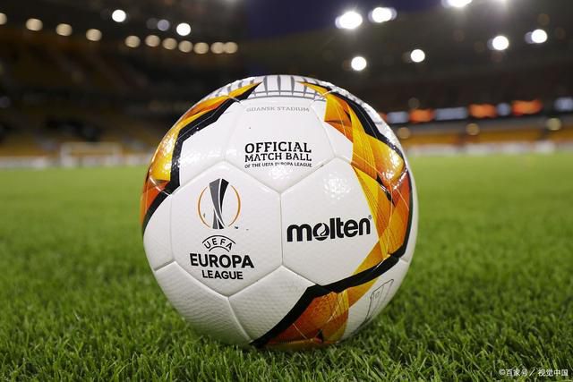 男人和女人在床上操