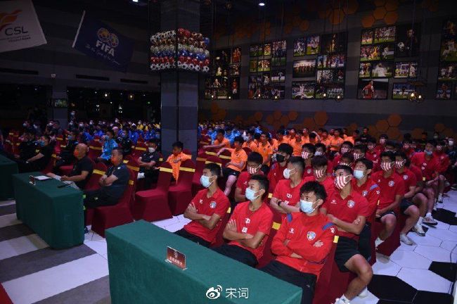 大胸美女被揉胸